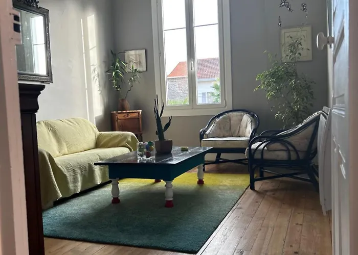 Appartement Grand Dans Maison *